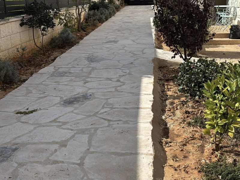 -11254- אבני מדרך טרוורטין לייט מדיום בשילוב טרוורטין סילבר עיבוד עתיק